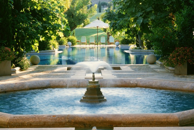 vp-fountain-pool-outside