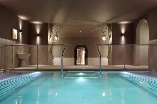 inside pool QC termegarda.jpg