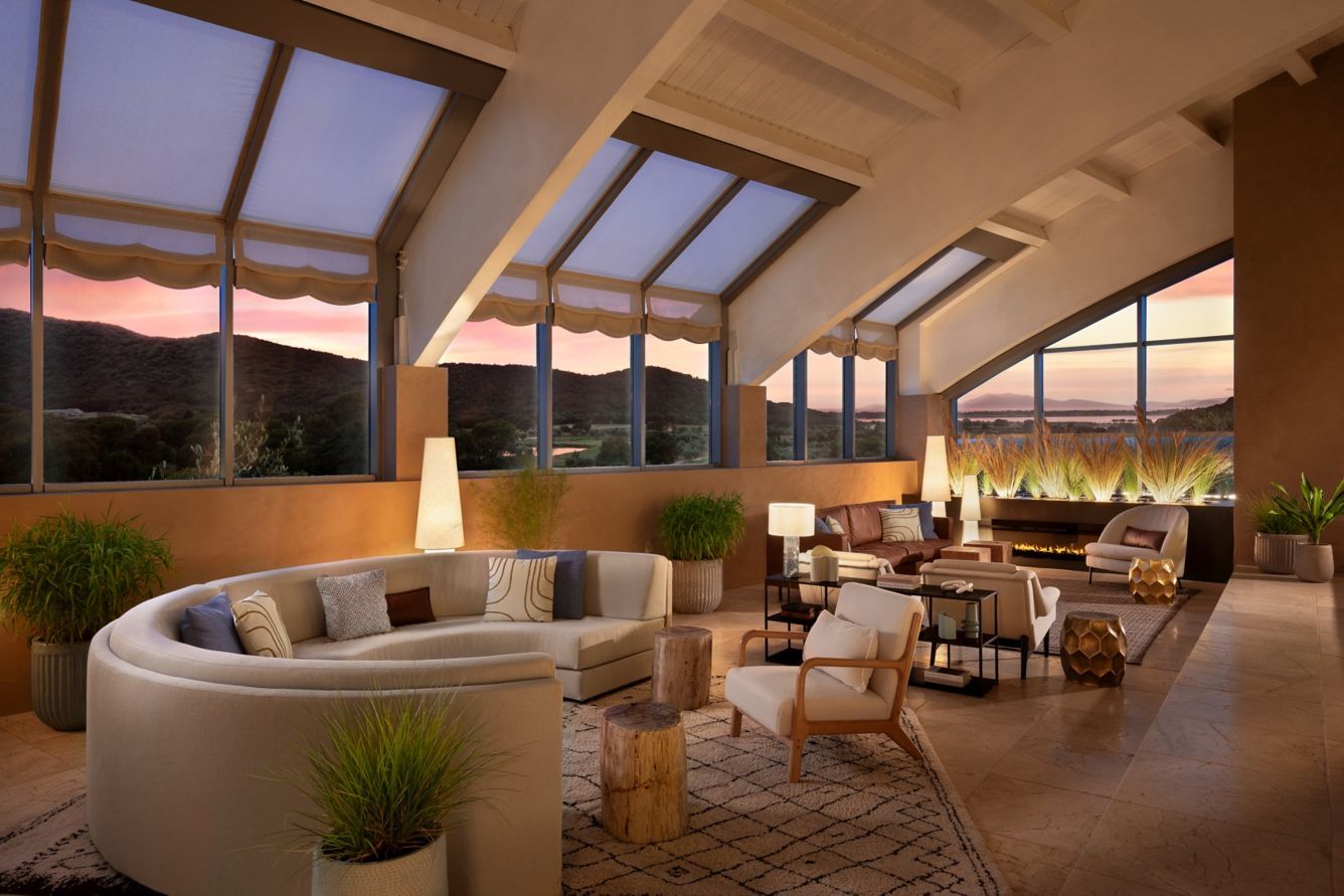 ak-rompe-lobby-at-sunset-28330_Classic-H.jpg