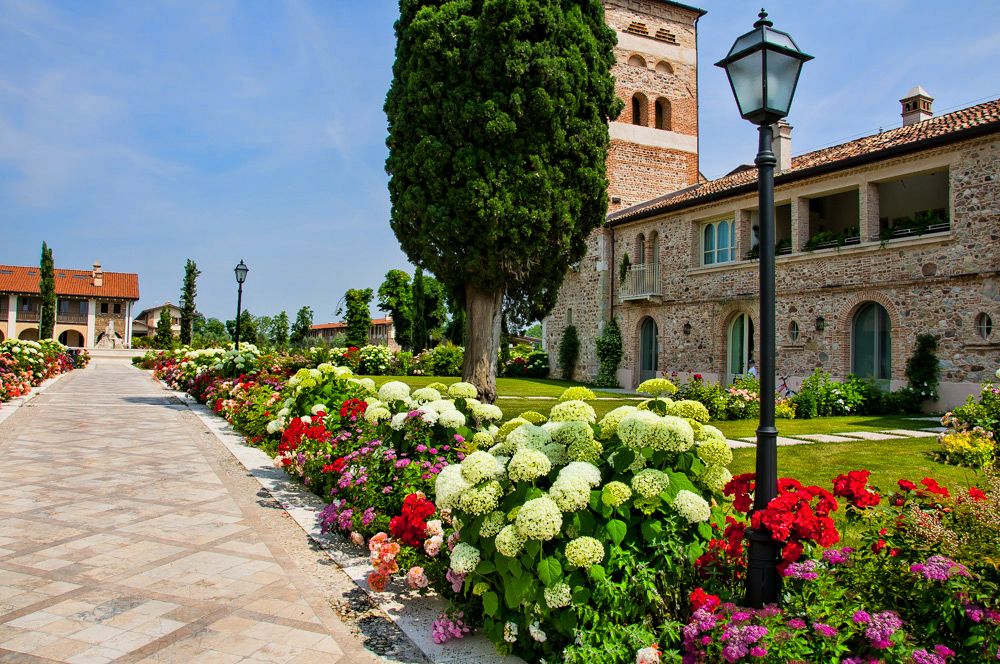 ABBAZIA LATERALE ESTERNO.jpg