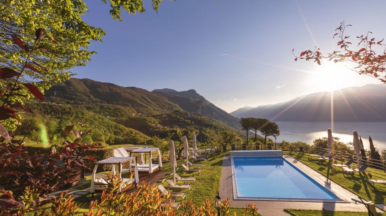 hotel-villa-sostaga pool.jpg