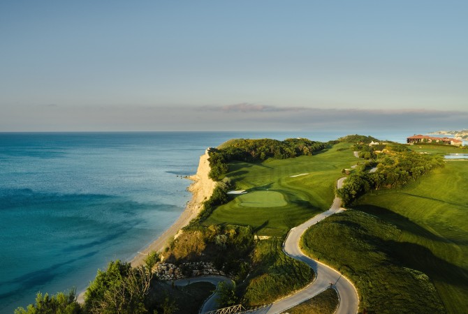 5-thracian-cliffs-golf-course-panorama-2