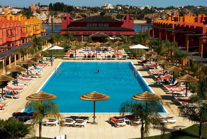 tivoli-marina-portimao-piscina-exterior