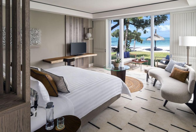 the-shangri-la-le-touessrok-resort-spas-lovely-double-bedroom-in-staggering-mauritius