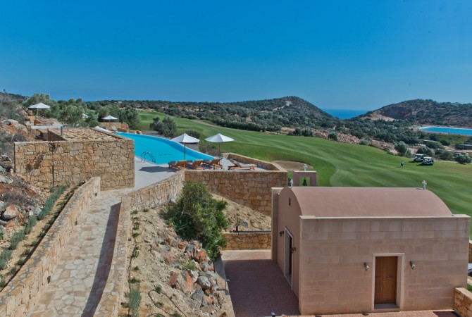 swimming-pool-from-hotel