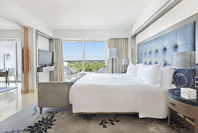 deluxe-20suite-20pool-20view-630-20622x410