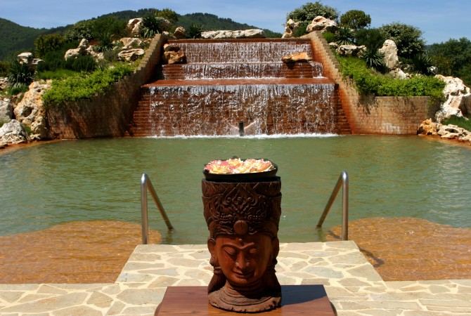 piscina-termale-esterna-buddha-spa