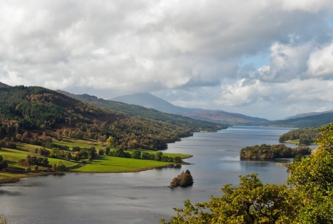 queen-s-view-loch-tummel-perthshire-scotland-5-oct-2010-flickr-phillipc