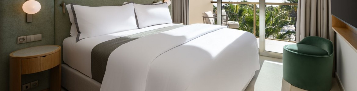 wi-faoaa-double-bedroom-32996-pano-hor